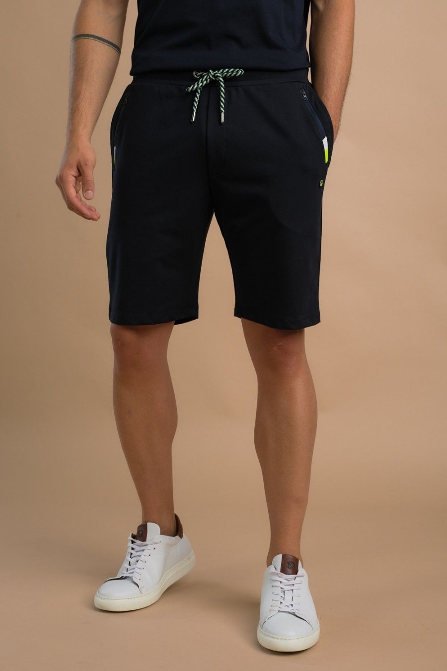 Homme Benson & Cherry Les Bas | Jogger Short Aux Details Fluorescents Bola Marine