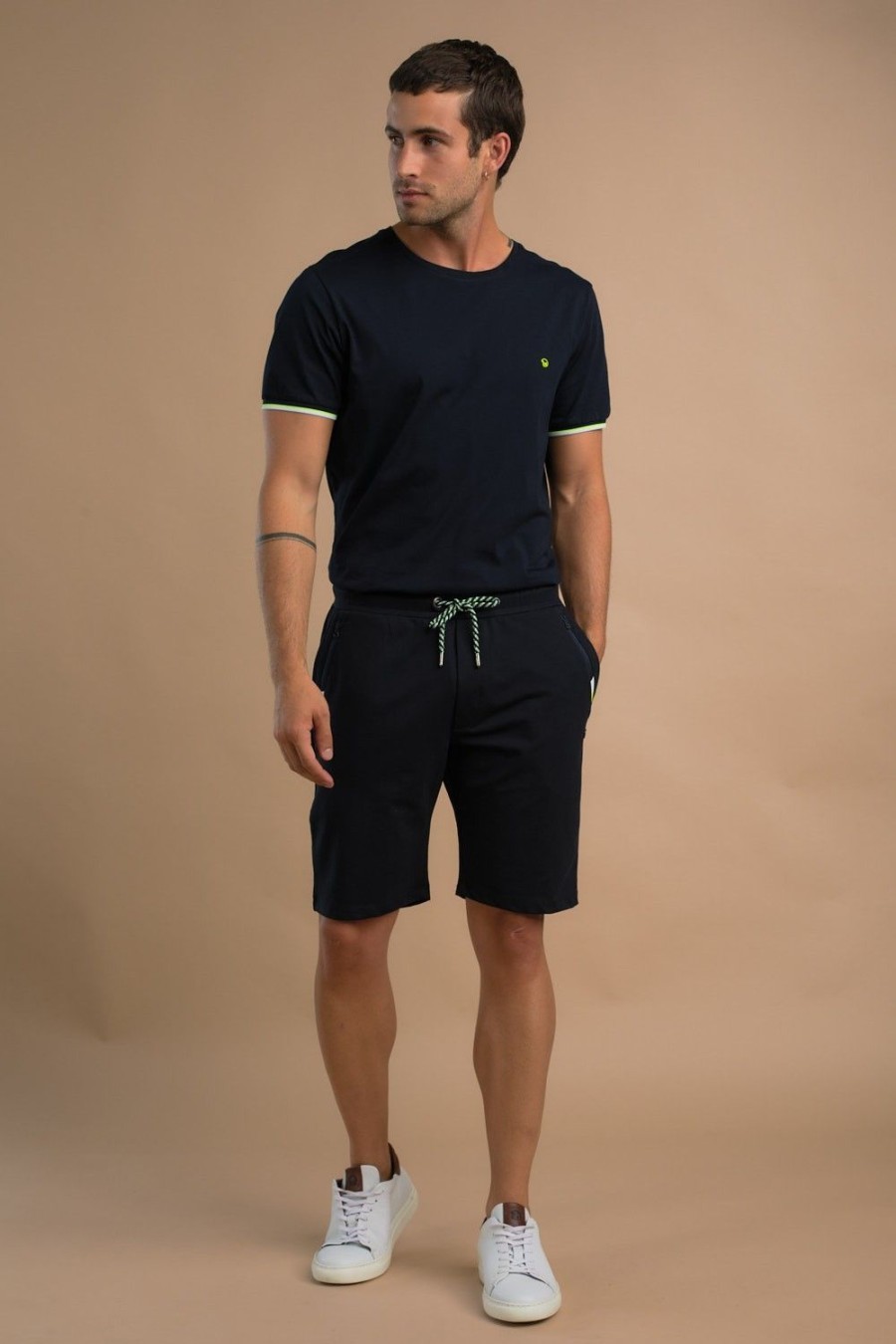 Homme Benson & Cherry Les Bas | Jogger Short Aux Details Fluorescents Bola Marine