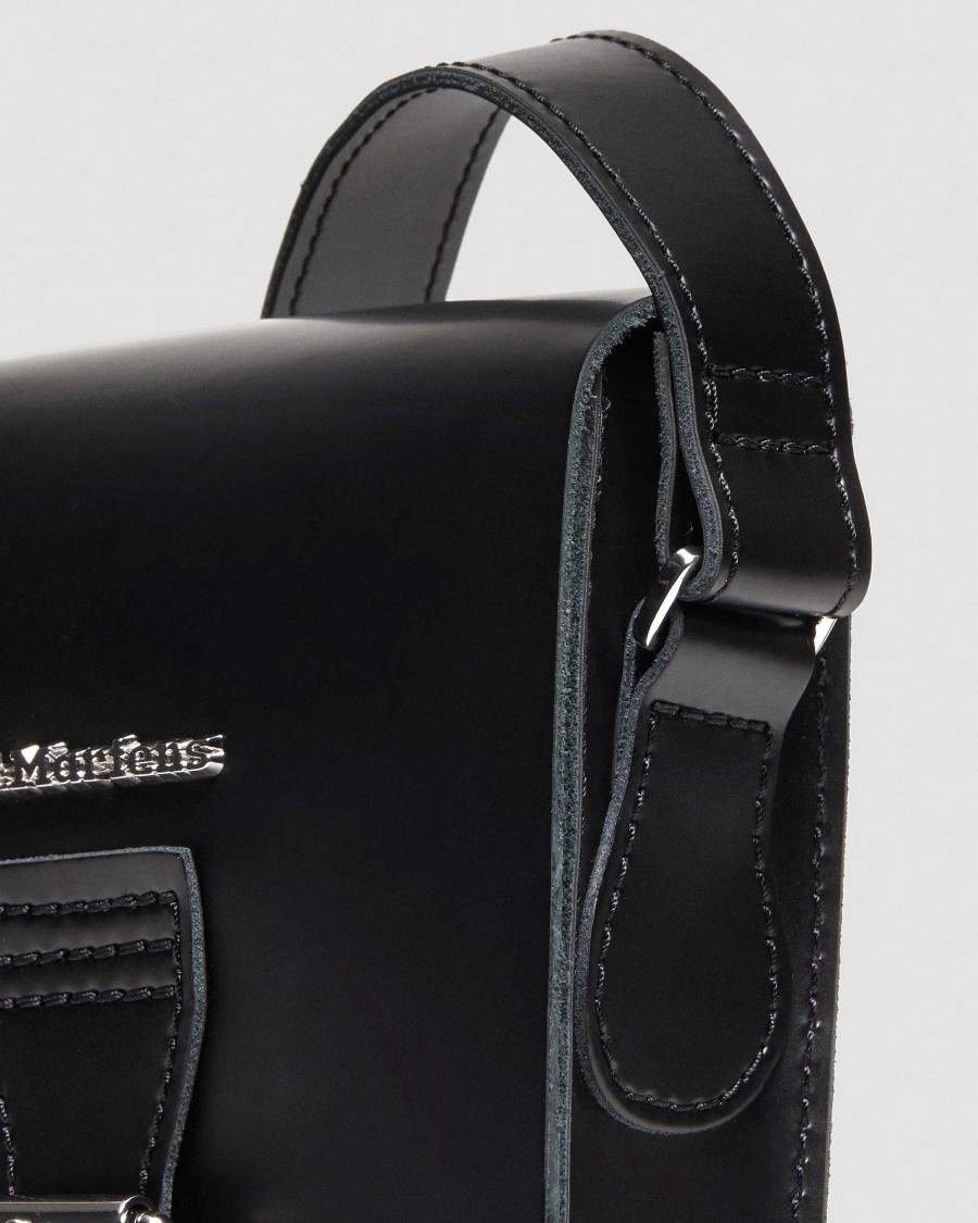 Accessoires Dr. Martens Sacs En Cuir | Sac A Bandouliere Vertical En Cuir Lisse Kiev Noir — Kiev Et Lisse