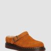 Dames Dr. Martens Chaussons | Pantoufles Isham En Suede Et Peau De Mouton Synthetique Doublees De Fausse Fourrure Brun Noix De Pecan — Daim A Poils Longs